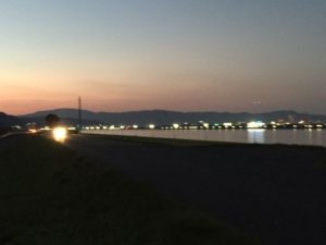 芦田川大橋がライトアップ