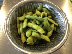 枝豆の収穫と試食
